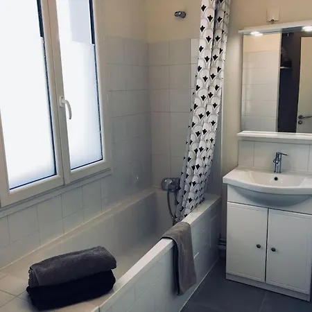 3 Bedrooms Apartment, Parisian Style Apartmán