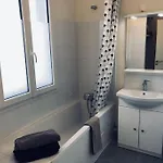 3 Bedrooms Apartment, Parisian Style Appartement